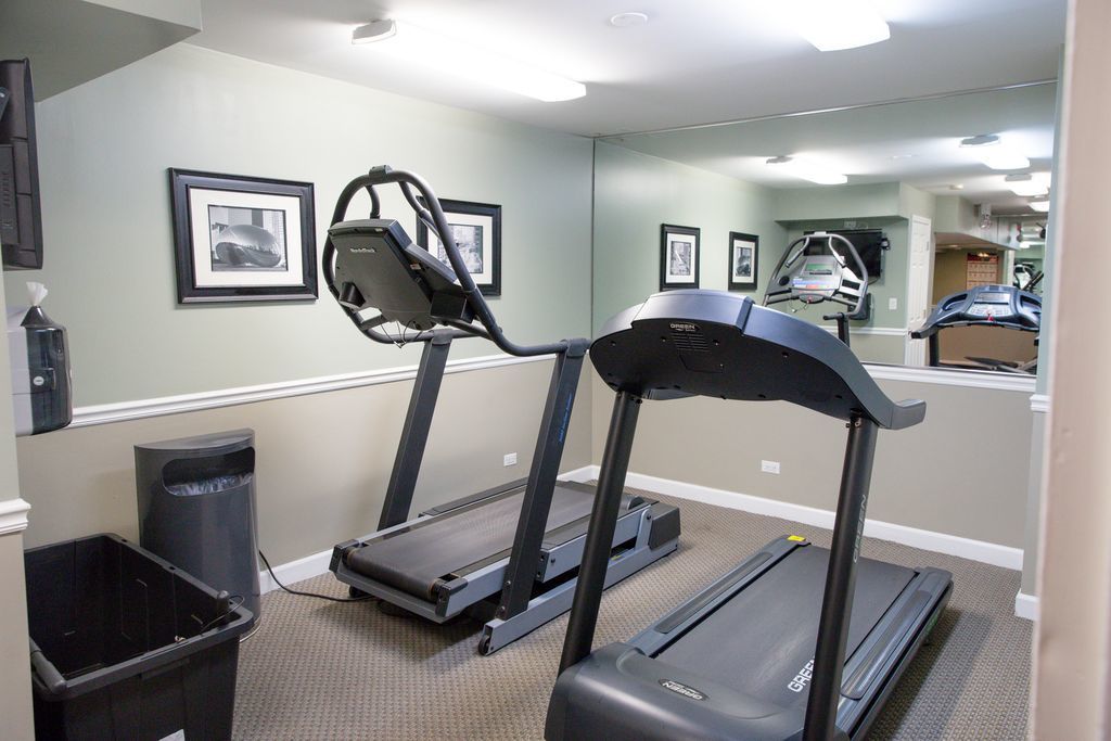 3900 N Pine Grove Ave, Chicago, IL 60613 - Photo 3 of 5