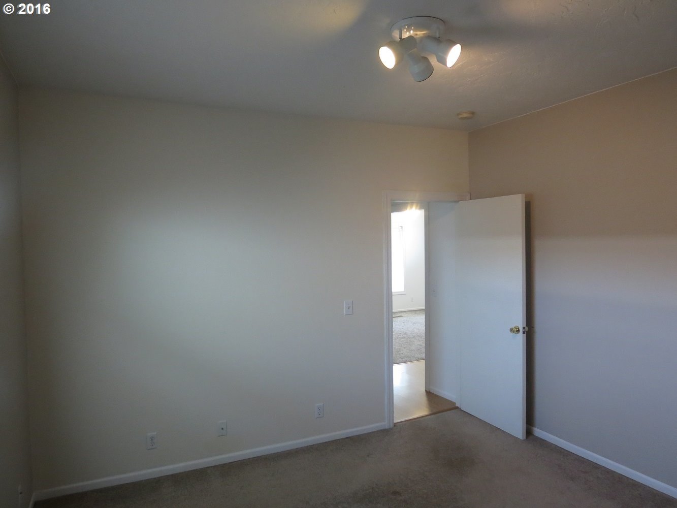 416 Southwest 5th Street Pendleton, OR 97801 - Photo 8 of 21