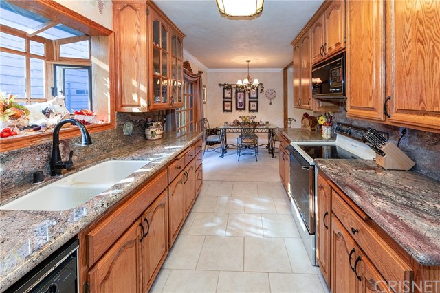 698 Benson Way Thousand Oaks, CA 91360 - Photo 9 of 21