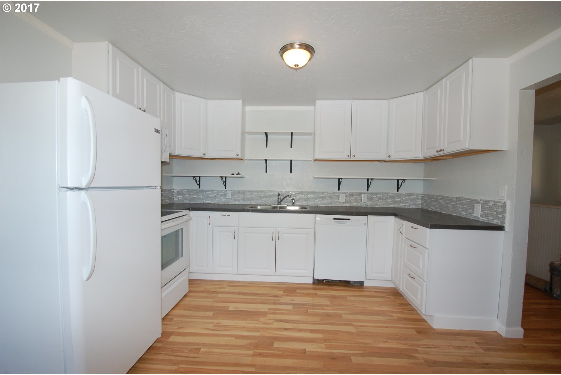 603 Southwest 6th Street Pendleton, OR 97801 - Photo 10 of 32