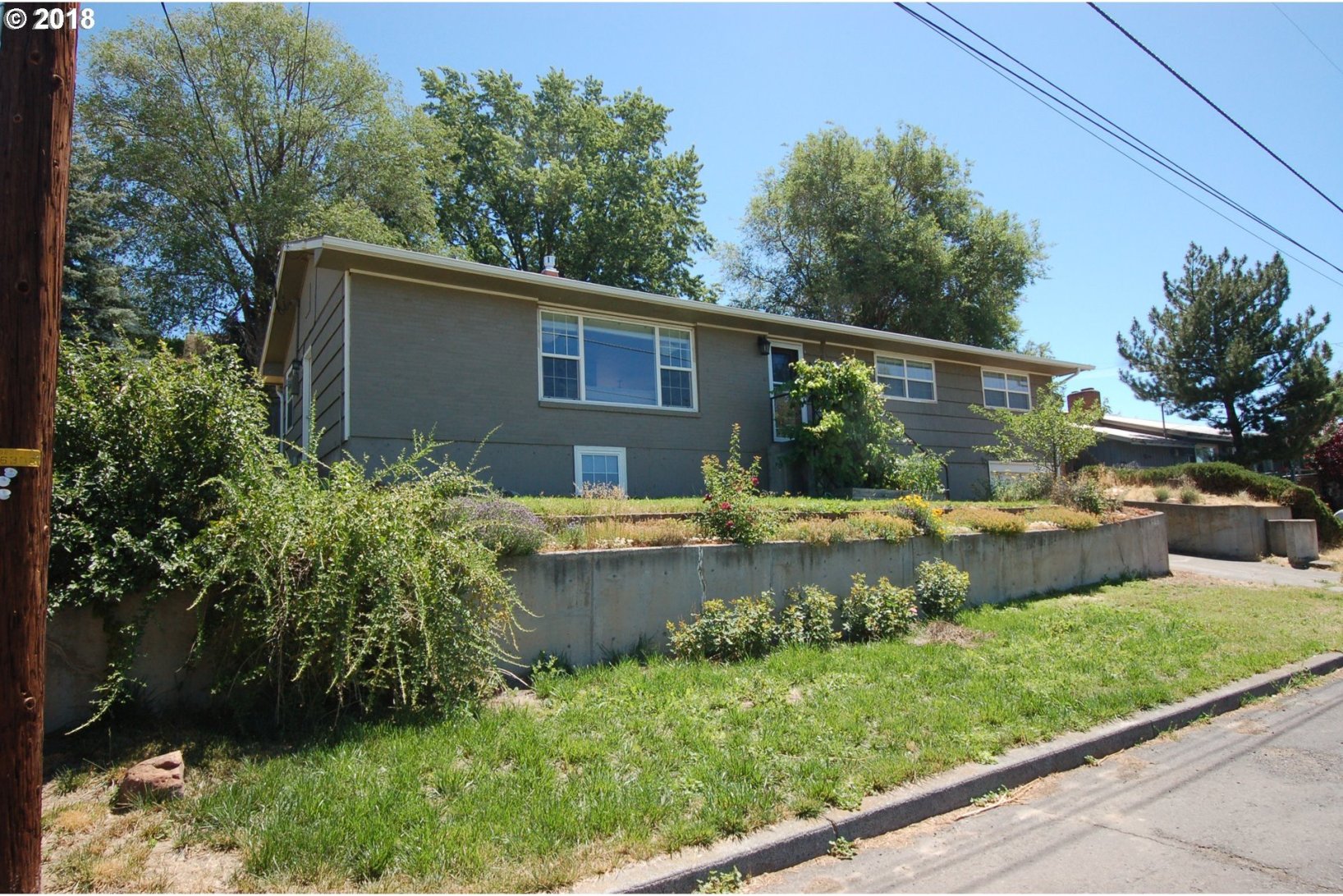 716 Northwest 6th Street Pendleton, OR 97801 - Photo 2 of 32