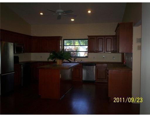 18493 Southwest 83rd Place Miami, FL 33157 - Photo 10 of 23