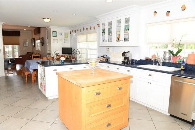 $1,200,000 | 3918 Elm Avenue, Long Beach, CA 90807