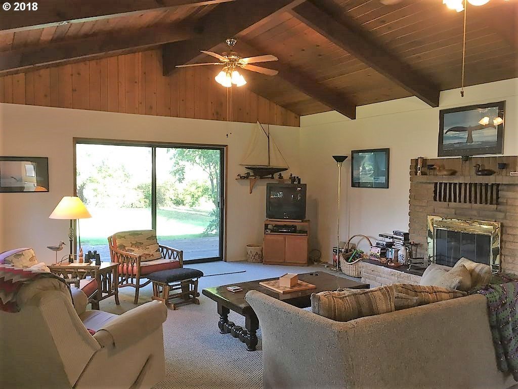 8455 Duncan Island Road Mapleton, OR 97453 - Photo 10 of 23 Gallery Image 10