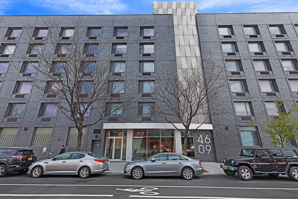 46-09 11th Street, Unit 3G Queens, NY 11101 - Photo 8 of 12