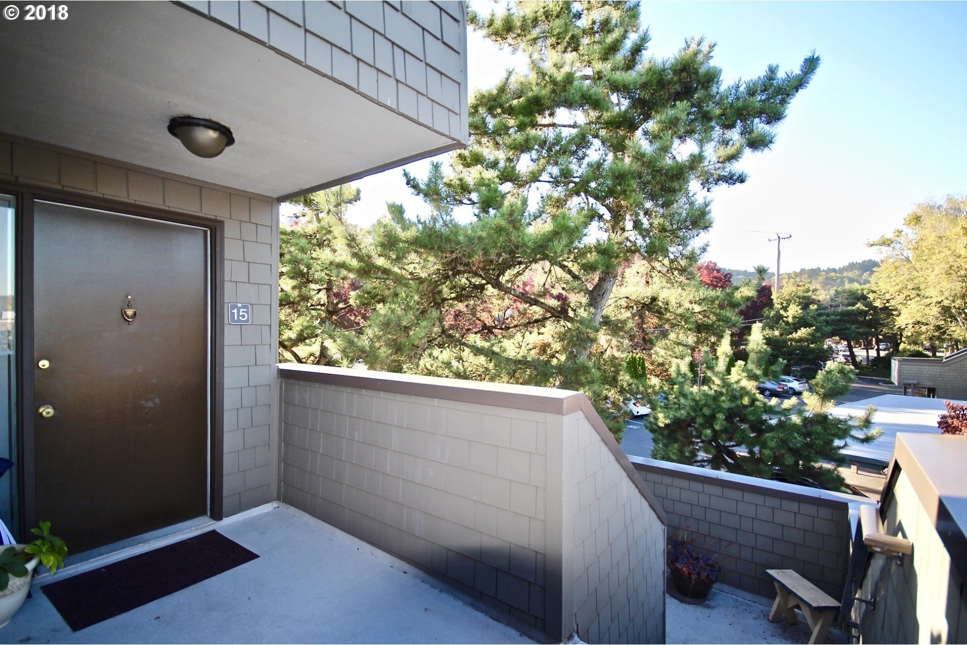 5624 South Riverside Lane, Unit 15 Portland, OR 97239 - Photo 3 of 16 Gallery Image 3