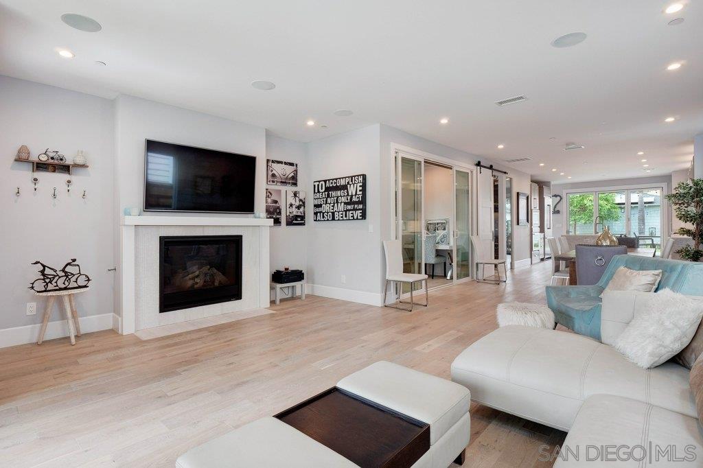 374 D Avenue Coronado, CA 92118 - Photo 3 of 25