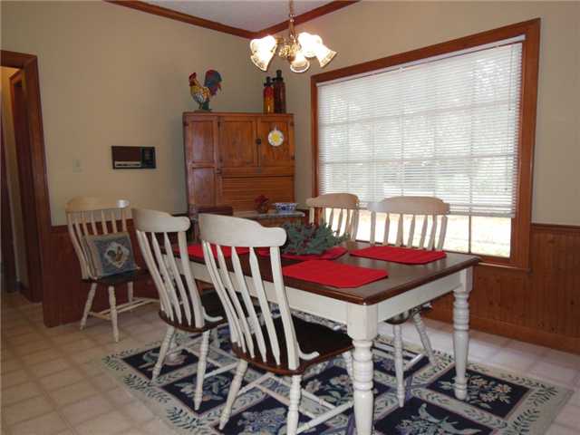 3600 Shea Road Collierville, TN 38017 - Photo 9 of 20 Breakfast area overlooks large fenced backyard.
