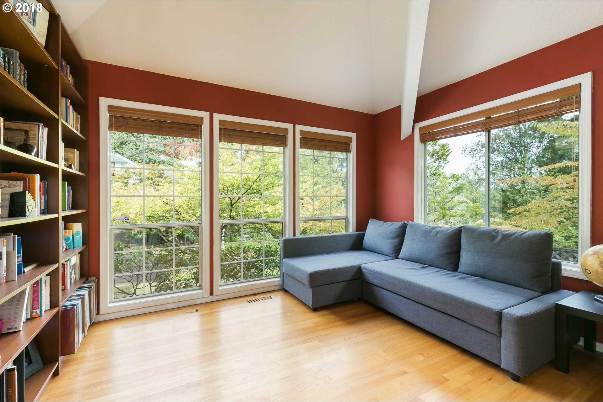 4110 Southwest Comus Street Portland, OR 97219 - Photo 7 of 27 Gallery Image 7