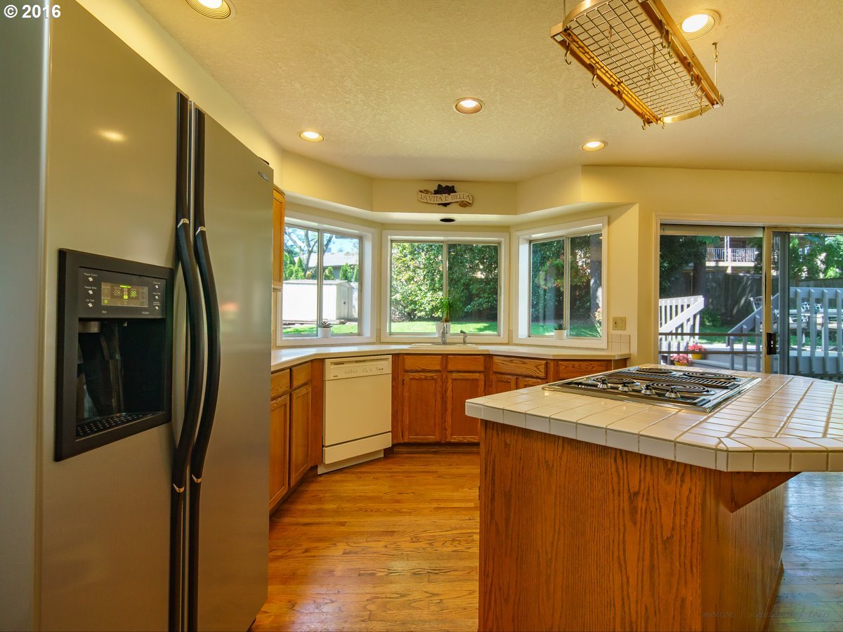 9830 Southwest Dapplegrey Loop Beaverton, OR 97008 - Photo 6 of 25 Gallery Image 6