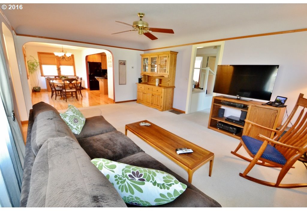 1622 Southwest Taylors Ferry Road Portland, OR 97219 - Photo 15 of 20 Gallery Image 15