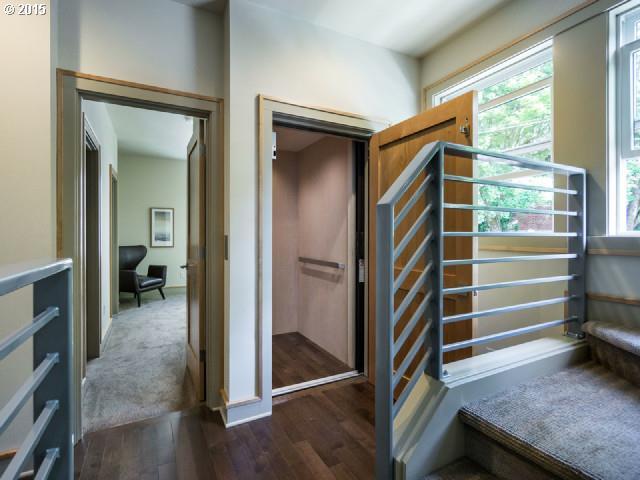 2008 Southwest Madison Street Portland, OR 97205 - Photo 10 of 16 Gallery Image 10