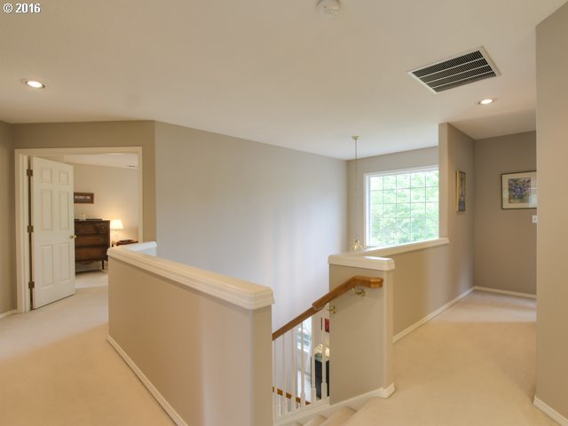 10236 Southwest Stuart Court Tigard, OR 97224 - Photo 19 of 32 Gallery Image 19