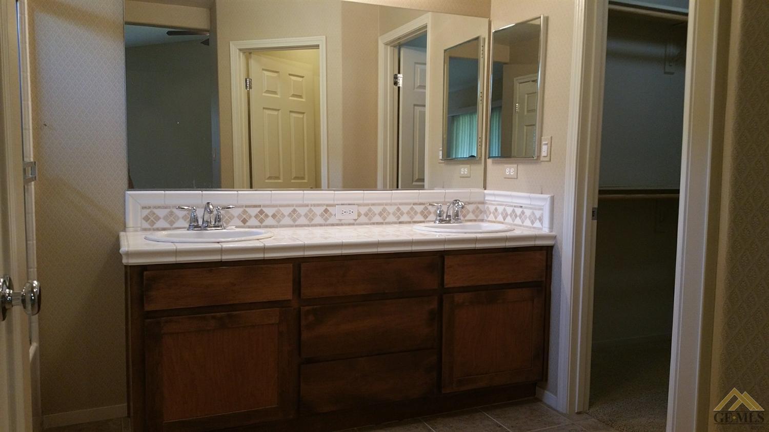 9012 Rockefeller Street Bakersfield, CA 93311 - Photo 12 of 21 Gallery Image 12