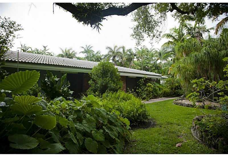 6880 Southwest 82nd Avenue Miami, FL 33143 - Photo 3 of 32