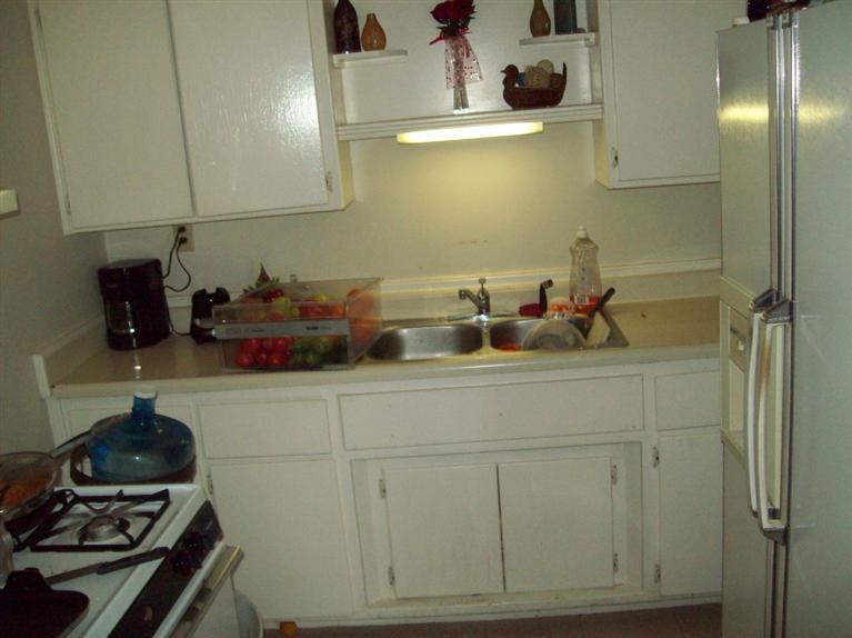 3045 Alloway Lane Bakersfield, CA 93307 - Photo 2 of 16