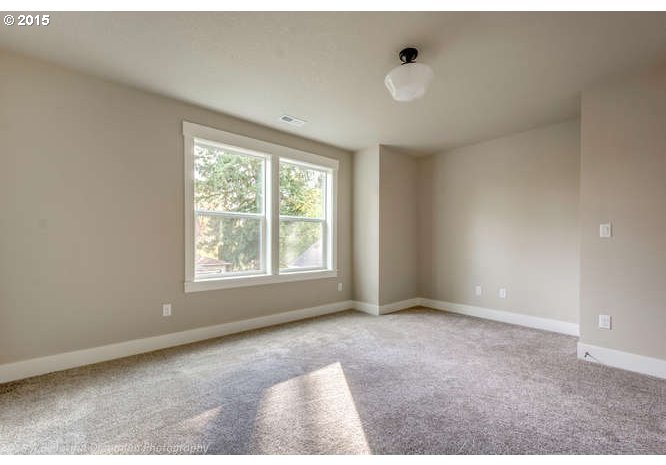 4624 Southeast Rural Street Portland, OR 97206 - Photo 8 of 32 Gallery Image 8