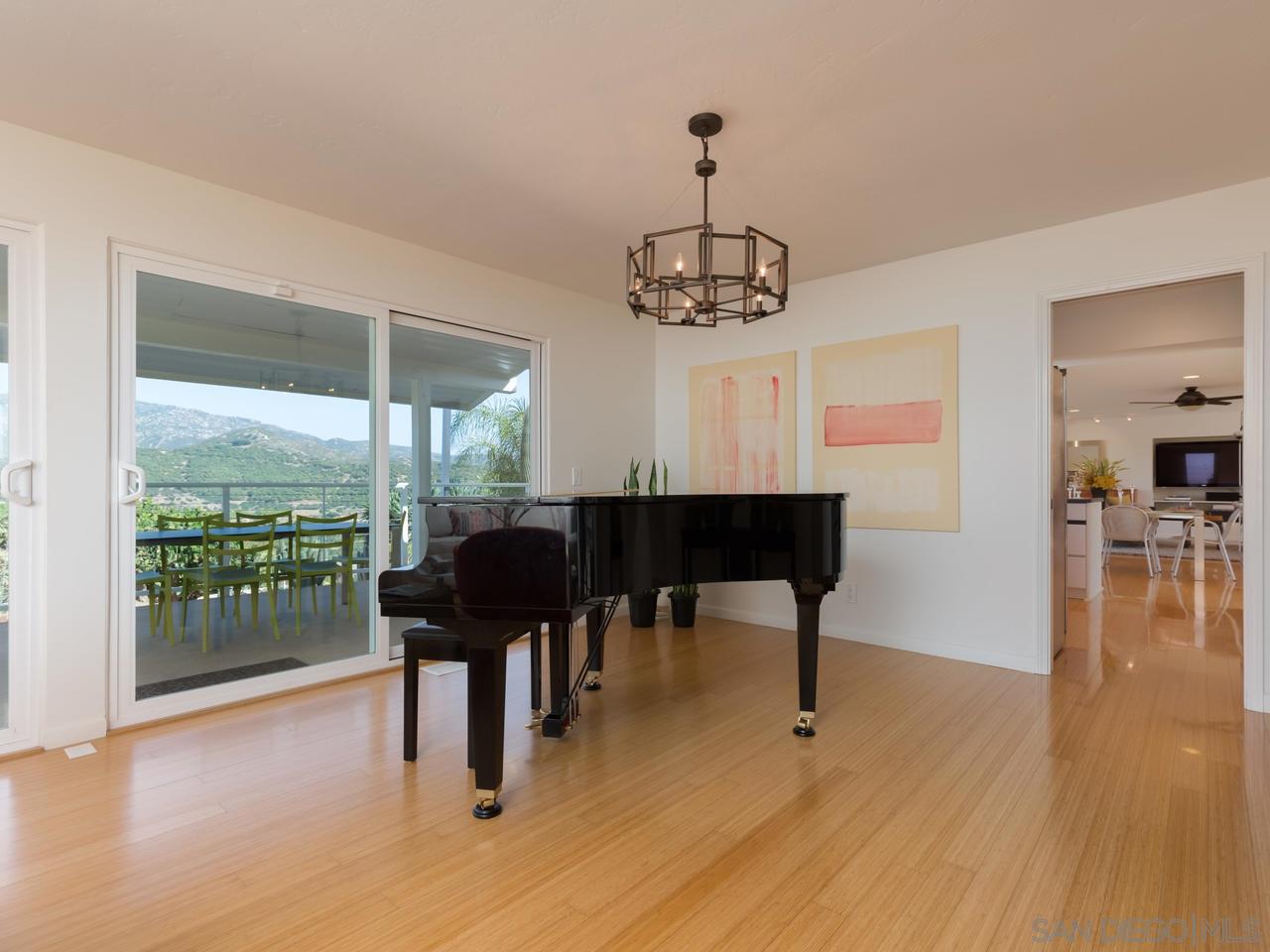 17639 Boca Raton Lane Poway, CA 92064 - Photo 10 of 25 Gallery Image 10