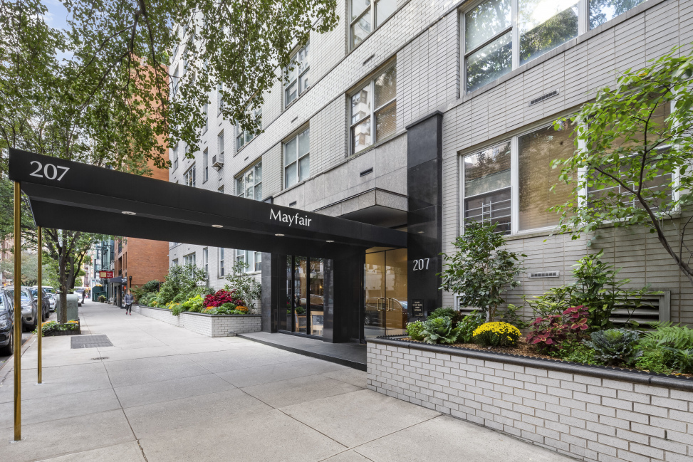 The Mayfair 207 E 74th St, Manhattan, NY 10021 - Photo 2 of 6