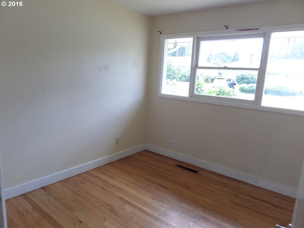 16211 Southeast Taggart Street Portland, OR 97236 - Photo 5 of 19
