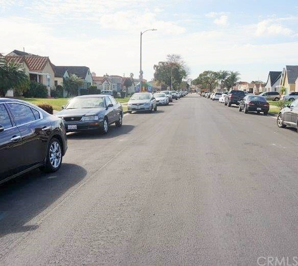 2107 West 84th Place Los Angeles, CA 90047 - Photo 5 of 30