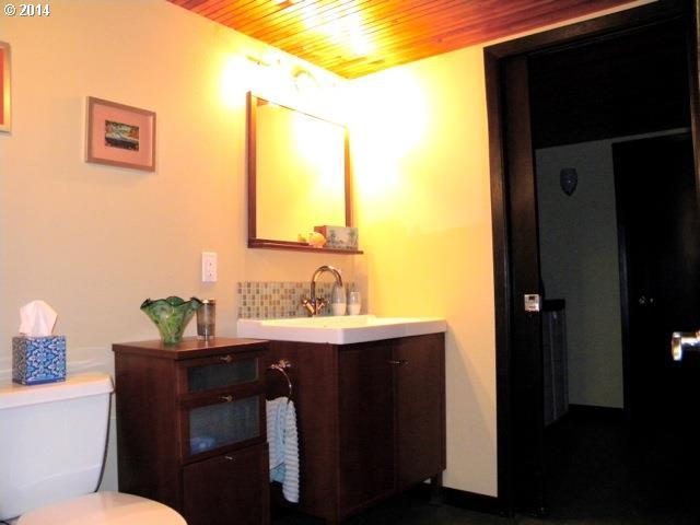 4149 Southwest Freeman Street Portland, OR 97219 - Photo 14 of 16 Gallery Image 14