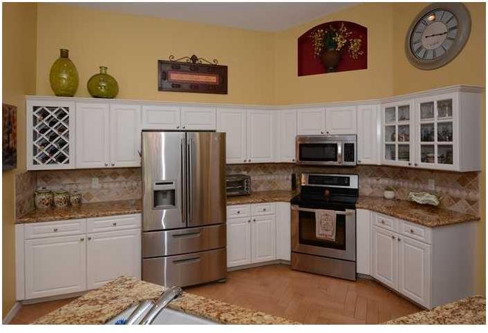 3230 Overlook Road Davie, FL 33328 - Photo 4 of 23