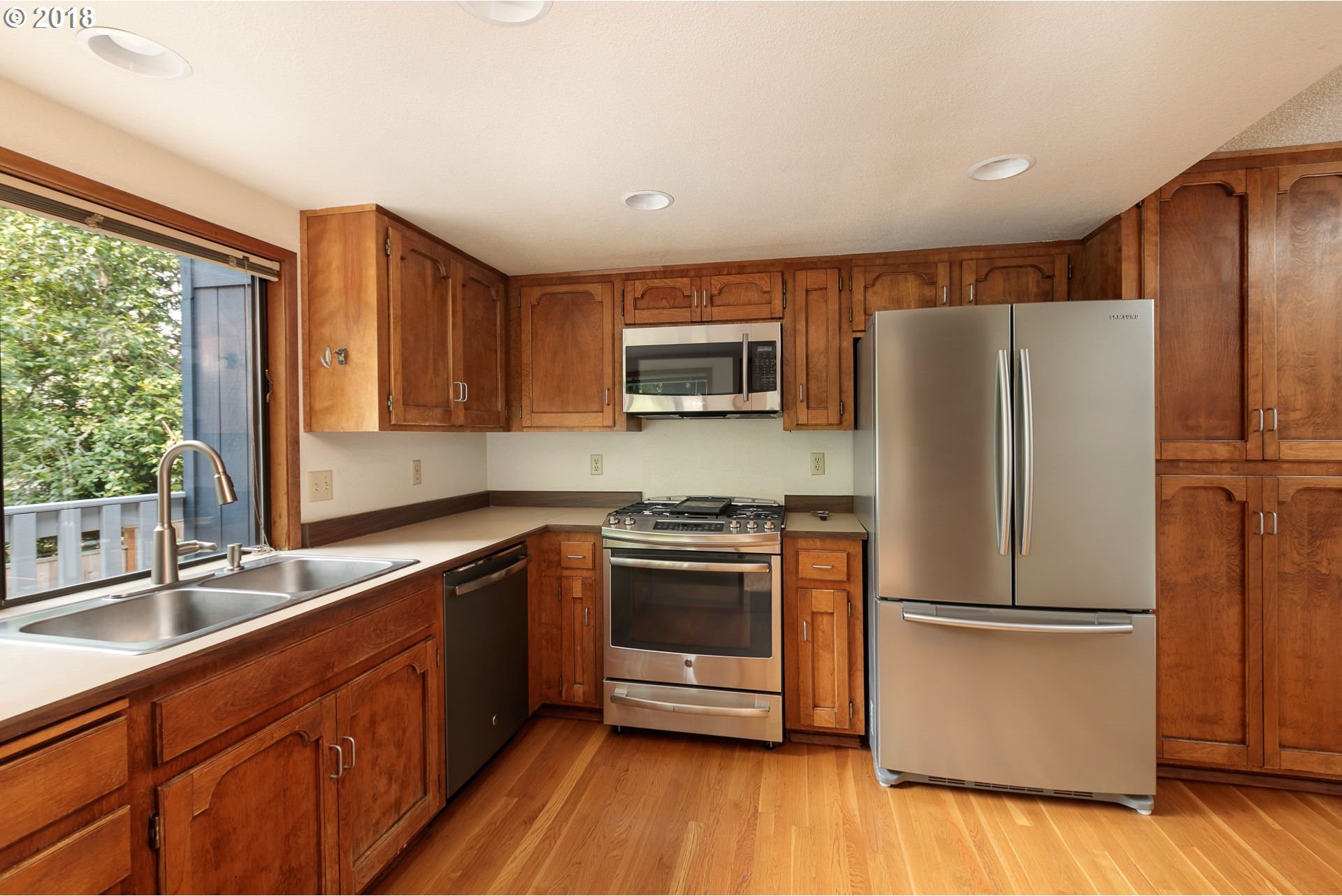 2818 Southwest Ridge Drive Portland, OR 97219 - Photo 18 of 25 Gallery Image 18
