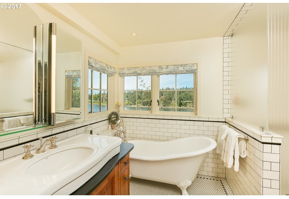 11350 Southwest Riverwood Road Portland, OR 97219 - Photo 21 of 32 Gallery Image 21