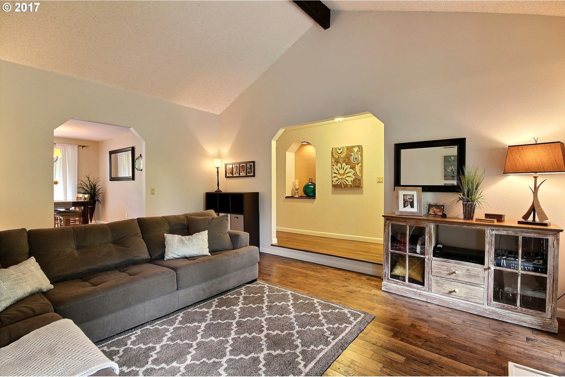 2133 Southwest Marigold Street Portland, OR 97219 - Photo 2 of 20 Gallery Image 2