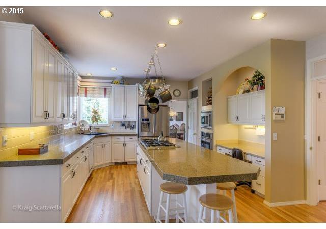 13647 Southwest Alpine View Tigard, OR 97224 - Photo 4 of 16 Gallery Image 4