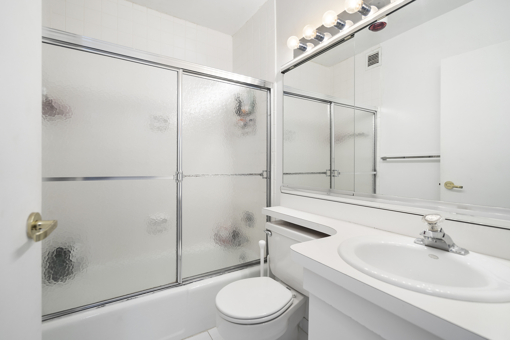 200 East 72nd Street, Unit 18D Manhattan, NY 10021 - Photo 3 of 5