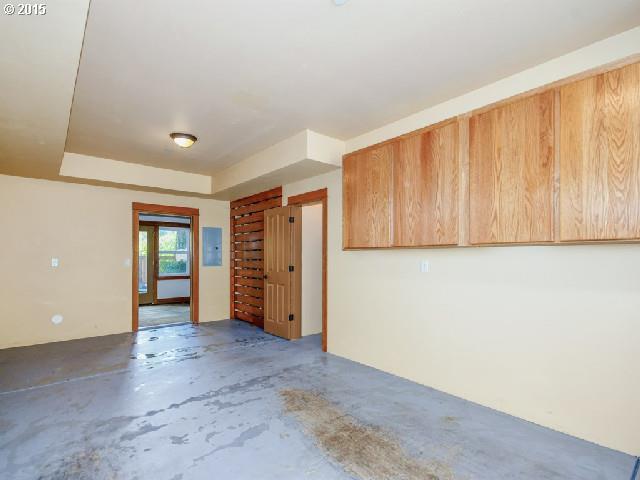 4654 Southwest Condor Avenue Portland, OR 97239 - Photo 9 of 16 Gallery Image 9