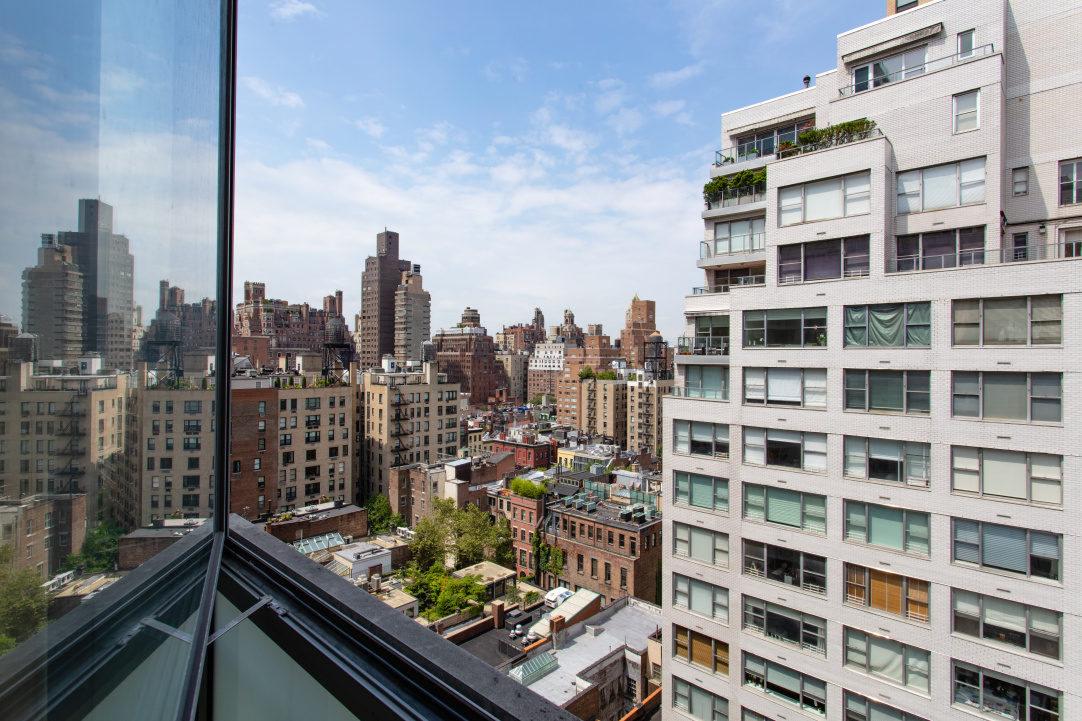 150 East 69th Street, Unit 16Q Manhattan, NY 10021 - Photo 4 of 15
