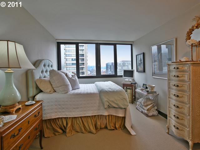 111 Southwest Harrison Street, Unit 17D Portland, OR 97201 - Photo 6 of 16