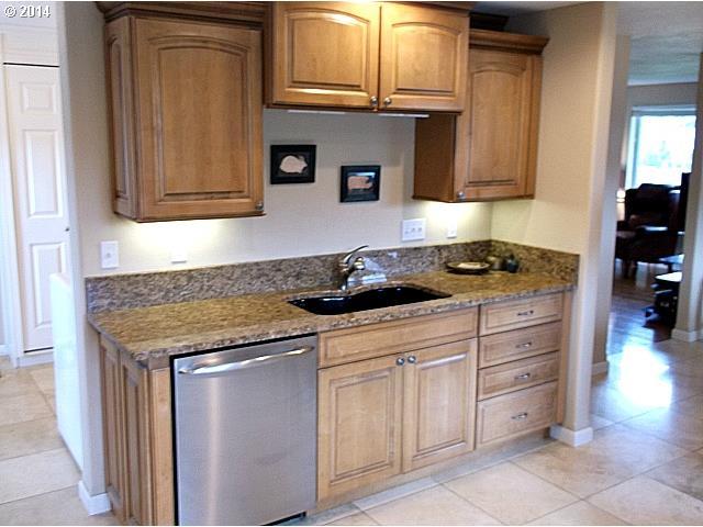 464 Reston Road Tenmile, OR 97481 - Photo 7 of 16
