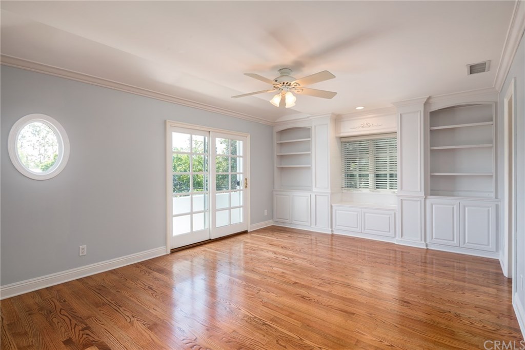1437 La Perla Avenue Long Beach, CA 90815 - Photo 33 of 43 Upstairs bedroom 4.