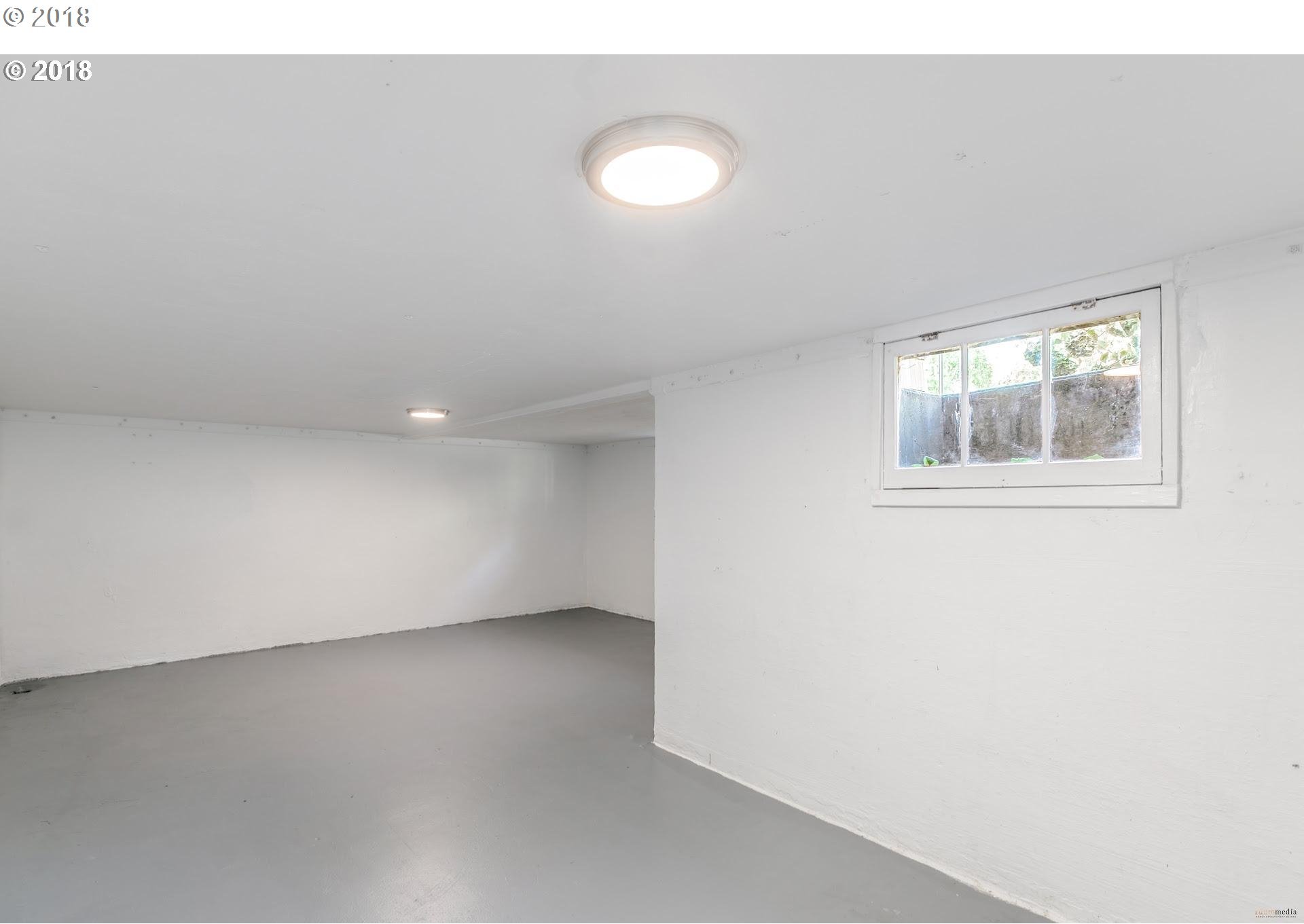 3320 Southwest Vermont Street Portland, OR 97219 - Photo 3 of 30 Gallery Image 3