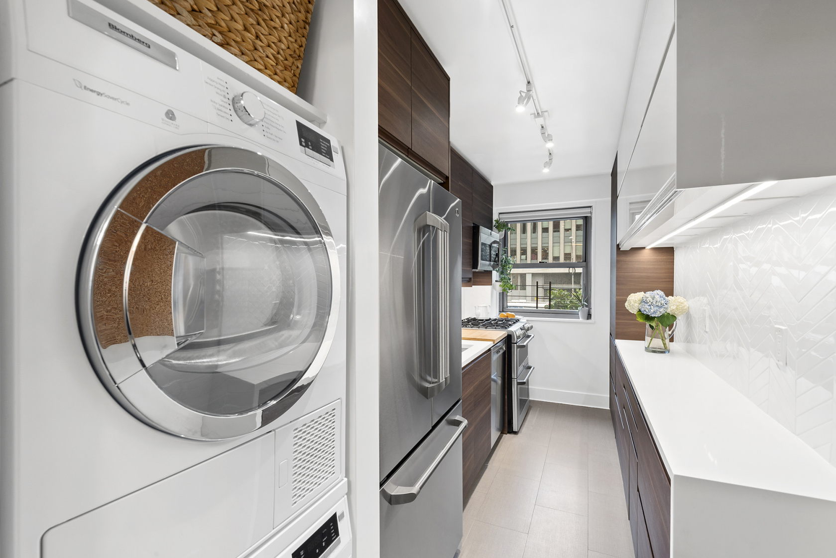 215 Adams Street, Unit J3 Brooklyn, NY 11201 - Photo 2 of 7