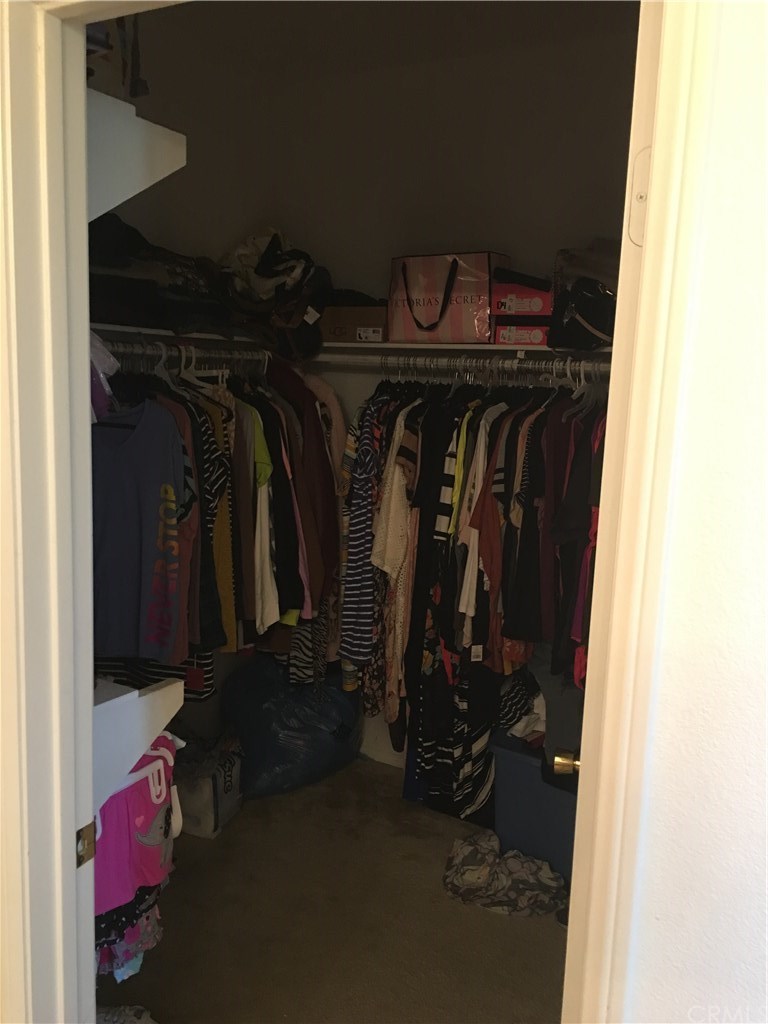 692 Apache Street San Jacinto, CA 92582 - Photo 25 of 36 Master bedroom - walk-in closet # 2