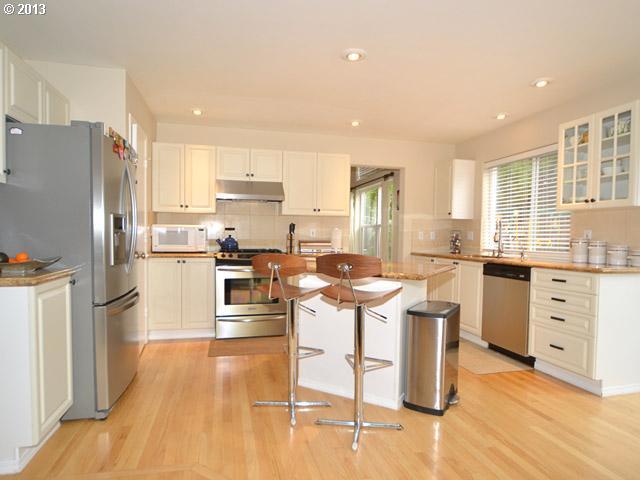 15623 Northwest Rondos Drive Portland, OR 97229 - Photo 9 of 16 Gallery Image 9