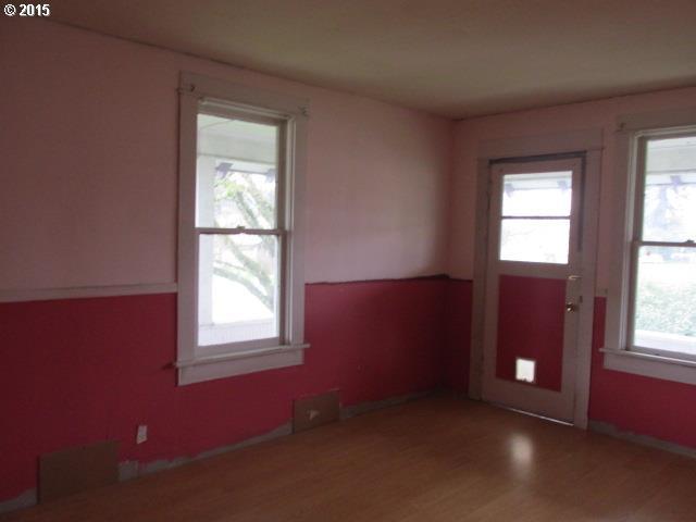 411 Maple Street Riddle, OR 97469 - Photo 5 of 16