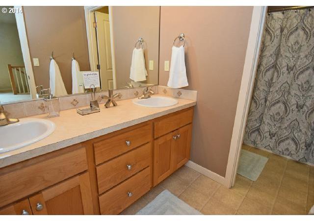 8950 Southwest Taylors Ferry Road Portland, OR 97223 - Photo 15 of 16 Gallery Image 15