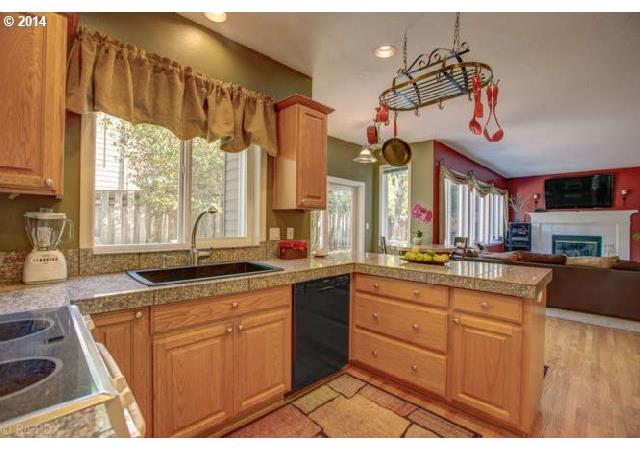 10285 Southwest Kent Court Tigard, OR 97224 - Photo 6 of 16 Gallery Image 6