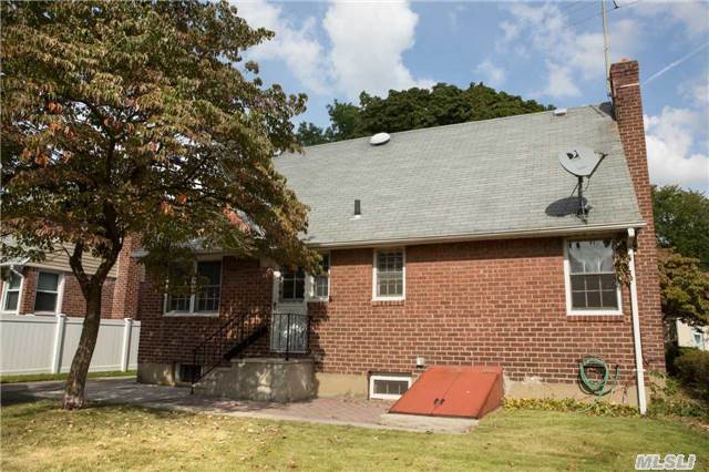 197 White Road Mineola, NY 11501 - Photo 18 of 19 Gallery Image 18