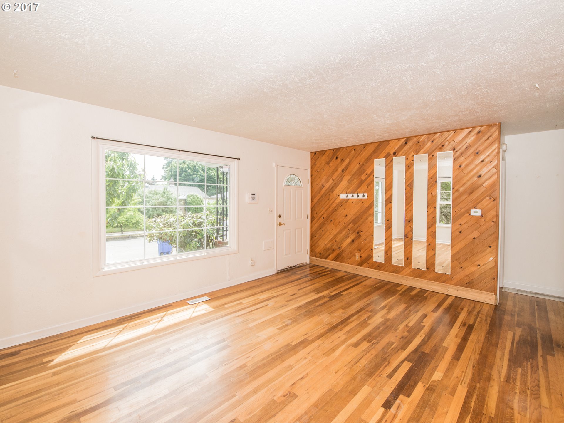 6523 Southeast 84th Avenue Portland, OR 97266 - Photo 5 of 18