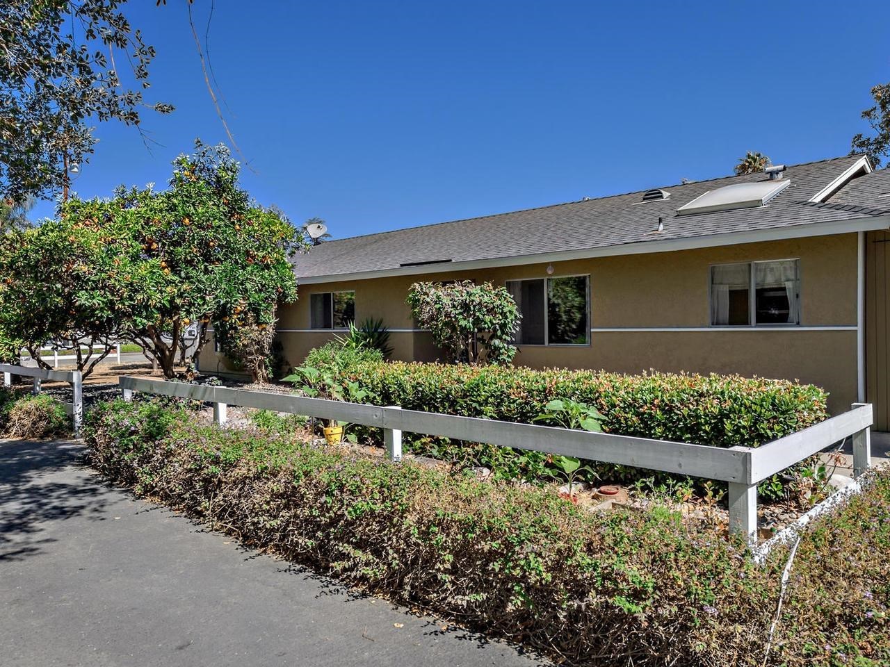 960 Morro Road Fallbrook, CA 92028 - Photo 2 of 24