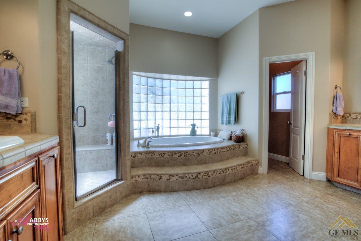 13103 Michaelangelo Drive Bakersfield, CA 93314 - Photo 13 of 37