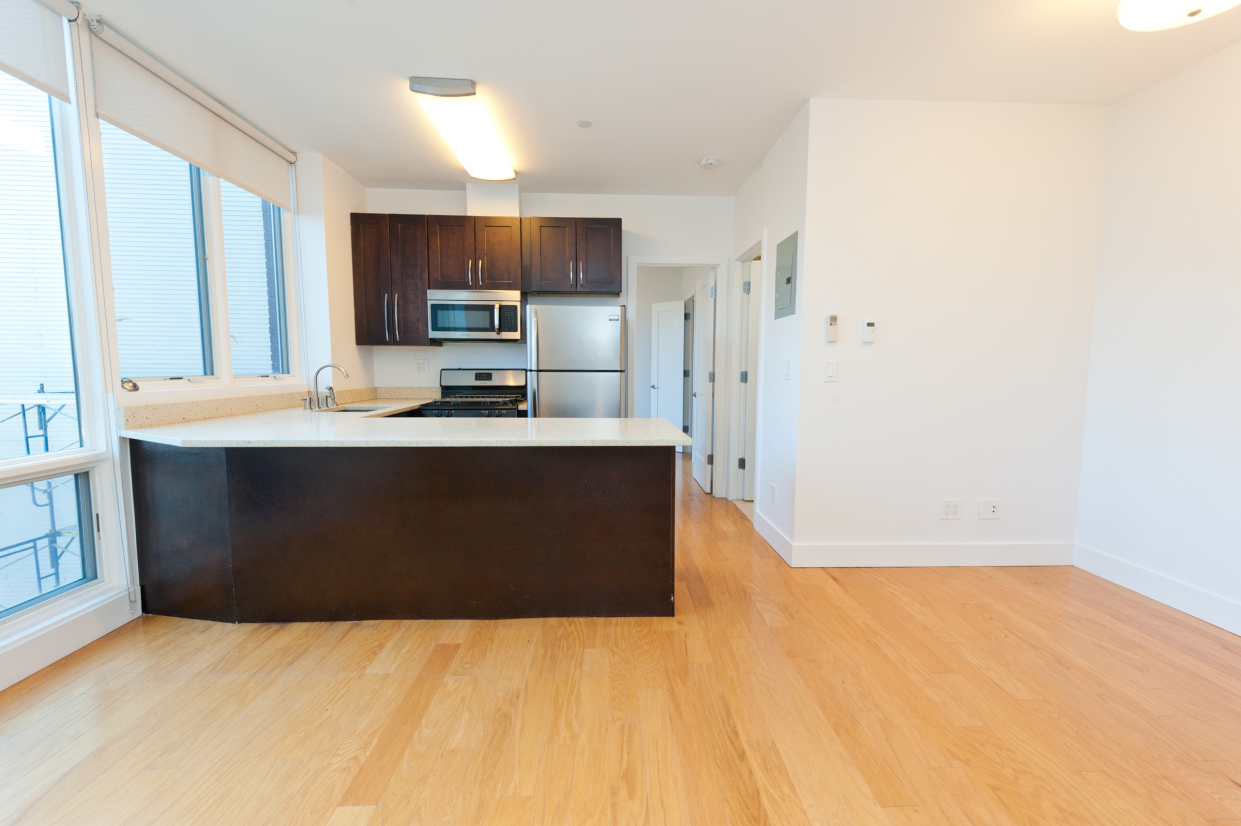 25-27 18th Street, Unit 4B Queens, NY 11102 - Photo 3 of 10