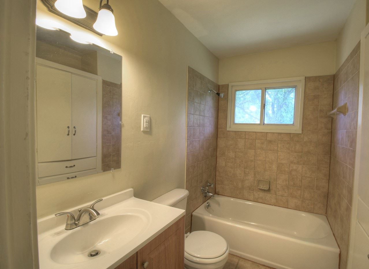 1870 Capri Road Memphis, TN 38117 - Photo 5 of 7 Gallery Image 5